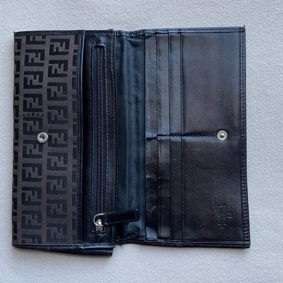 Fendi long wallet. - Picture 3 of 15